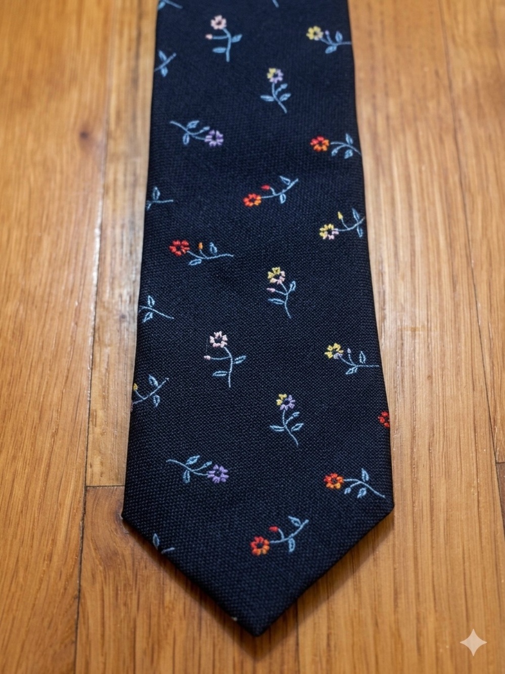 $269 Paul Smith Skinny Floral Embroidered Tie